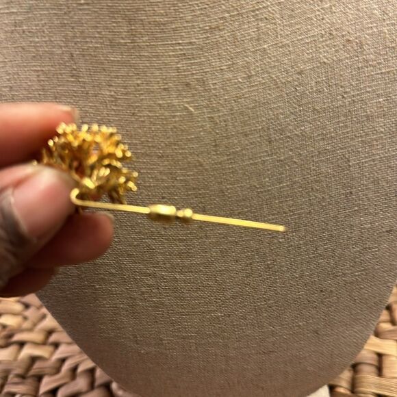 Vintage Gold Decorative Broche - Picture 4 of 4